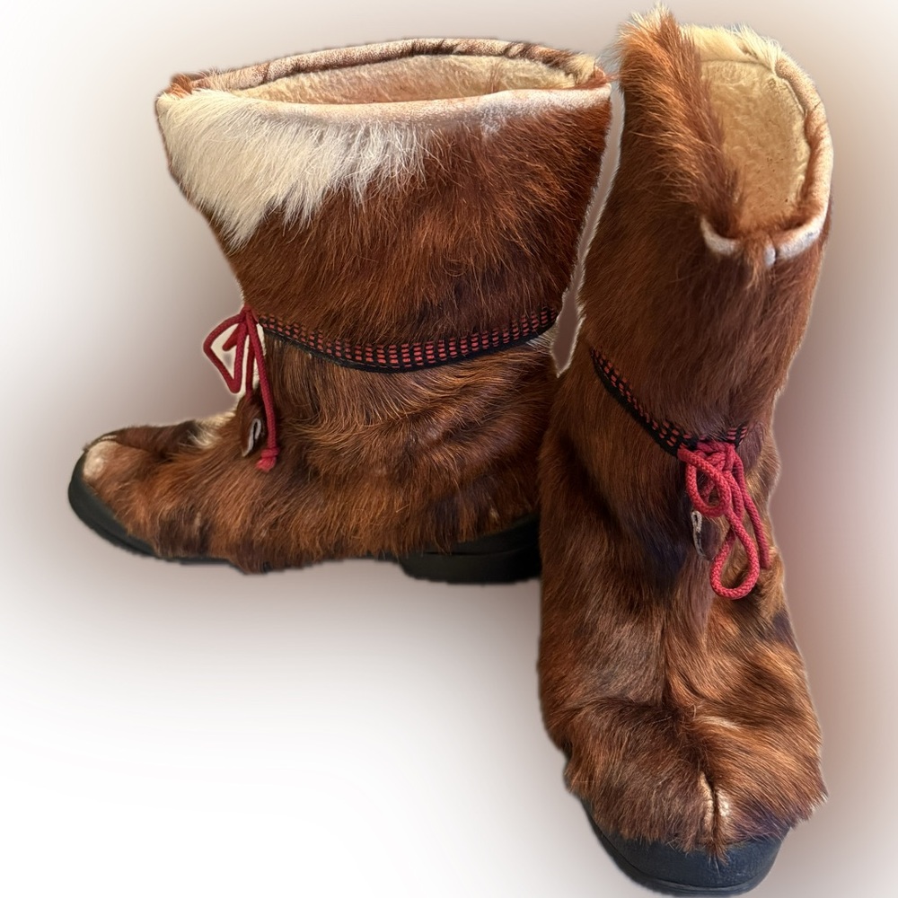Vintage 1970s Datcha Goat Fur Ski Apres Boots  France Size 7